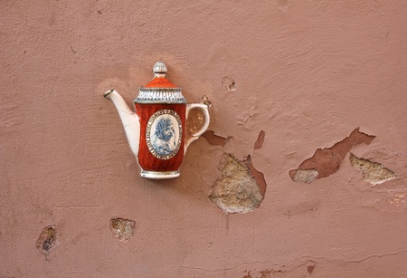 A teapot, one of the teapots set embedded in facade of old building in Vilnius, Lithuania.の写真素材