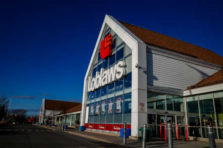 Ottawa, Ontario, Canada - November 18, 2020: A Loblaws grocery store location in the College Square shopping centre.のeditorial素材