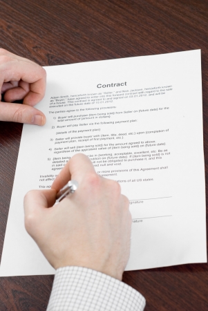 Male signing contract on the tableの写真素材