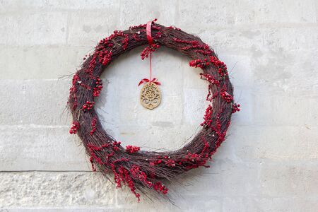 christmas wreath on the gray brick wallの写真素材