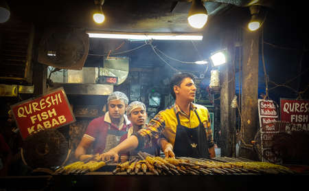 Street food market near Jama Majid, Old Delhi - one of the largest mosque of India built by Mughal Emperor Shah Jahanのeditorial素材