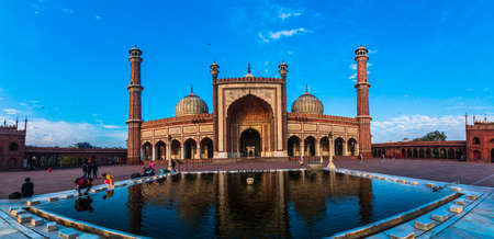 Ultra wide view of Jama Majid, Old Delhi - one of the largest mosque of India built by Mughal Emperor Shah Jahanのeditorial素材
