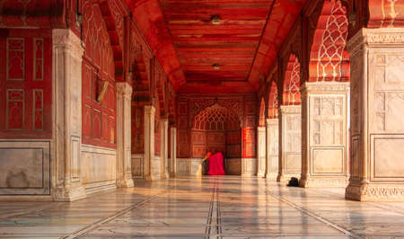 Interior of main area of Jama Majid, Old Delhi - one of the largest mosque of India built by Mughal Emperor Shah Jahanのeditorial素材