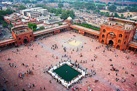 Aerial view of Jama Majid from one of the minaret, Old Delhi - one of the largest mosque of India built by Mughal Emperor Shah Jahanのeditorial素材