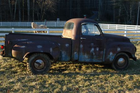 rusted old truck on the farmの写真素材