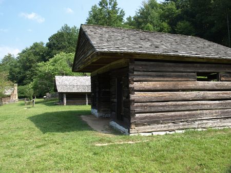 old historic farm house in rural North Carolinaの写真素材