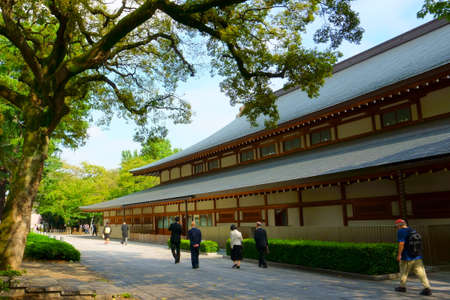 Japanese people walking near building pagoda, ToKyo Japanのeditorial素材