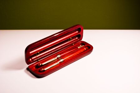 Fountain golden Pen isolated Isolated on color bacground

の写真素材
