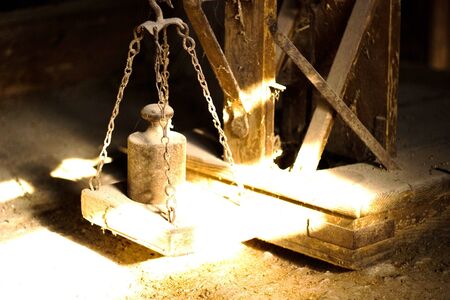 brown ancient old-fashioned weight scale in grunge style
の写真素材