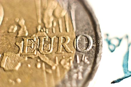 Close-up of an uncirculated euro cents coin 
の写真素材