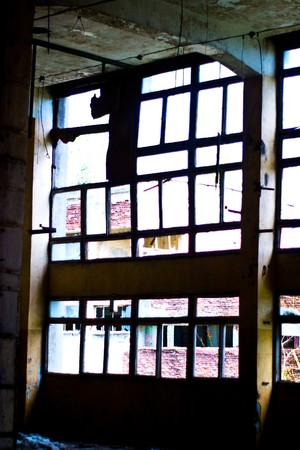 Discarded ruin with old windows and wall, industrial window in concrete wall

の写真素材