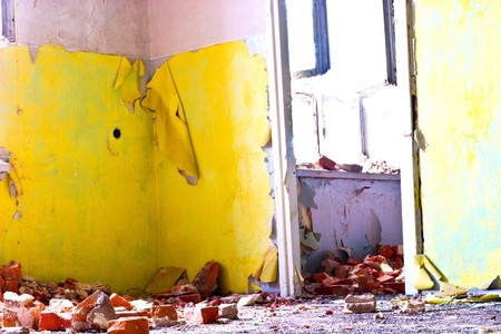 Wide angle view of an old wall abandoned factory building
の写真素材