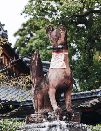 Fushimi Inari Taisha Shrine, Fushimi-ku, Kyoto Prefecture, Kansai region, Kyoto, Japan, Shinto shrine, mountain way with red torii gates tunnel, wooden torii path, fox sculptures, travel to Japanの写真素材