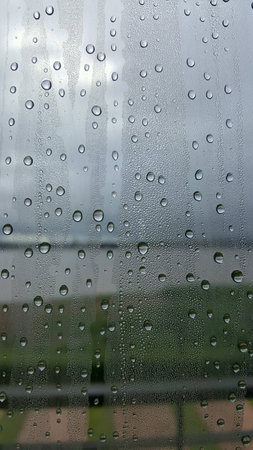 Water droplets on glassの素材