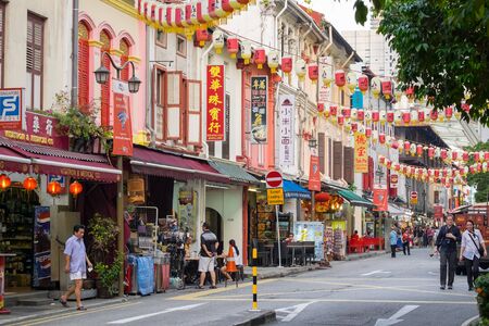 SINGAPORE - SEP 27: Chinatown district on Sep  27, 2014 in Singaporeのeditorial素材