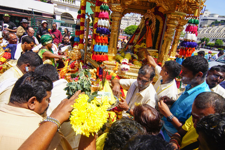 GEORGETOWN, PENANG/MALAYSIA ?? CIRCA FEB 2017: Offering of flower, fruit and incense by Indian to the god Muruga during Thaipusam celebration.のeditorial素材