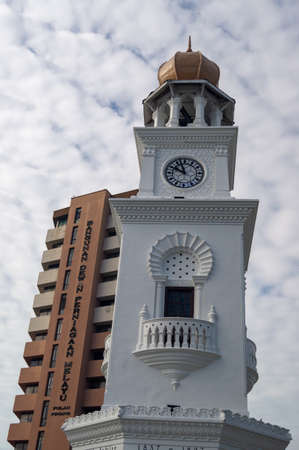 Georgetown, Penang/Malaysia - Feb 14 2020: Jubilee Clock Tower and Bangunan Dewan Perniagaan Melayu.のeditorial素材