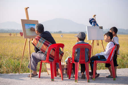 Bukit Mertajam, Penang/Malaysia - Aug 18 2019: Malays artist drawing at the paddy field.のeditorial素材