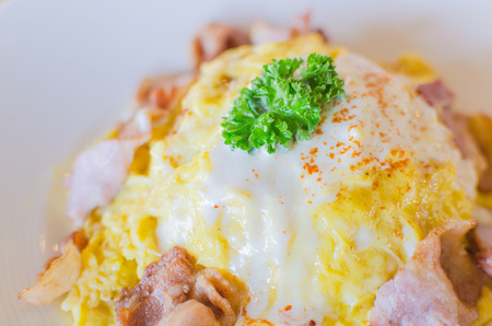 omelet and bacon on white plateの写真素材