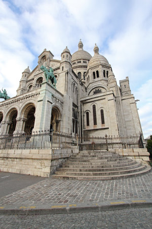 Famous Parisian landmark Basilica of Sacred Heartのeditorial素材