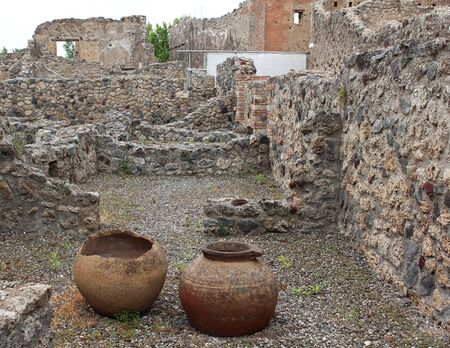 Ancient cracked pottery jars in old ruined archeology siteの写真素材