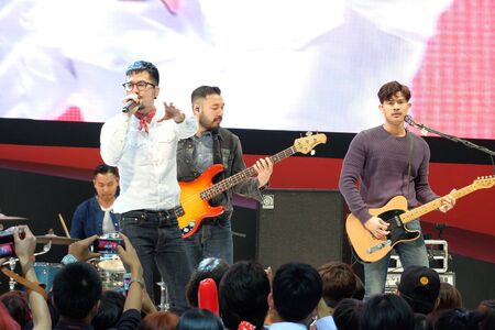 25 hours Thai music band at bangkok motor show 2014