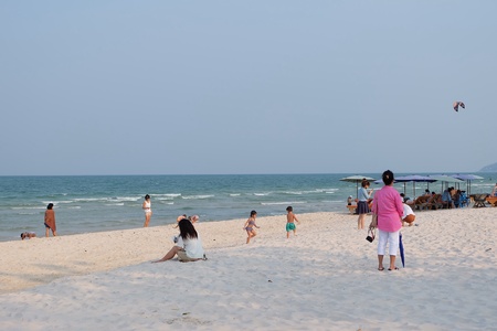 Lifestyle at hue-hin beach prajeubkeereekhun Thailand 12 apil 2014の素材