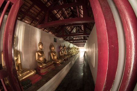 Many buddha statue in old templeの写真素材