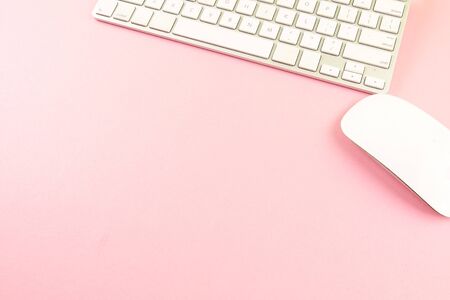 White laptop mouse over pink background.の写真素材