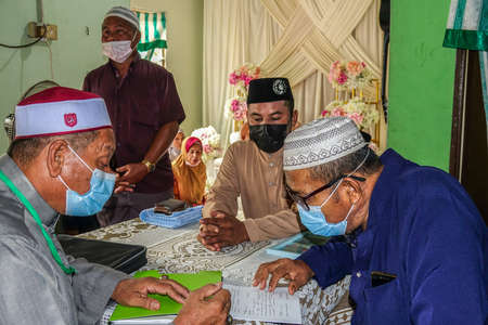 KUALA LUMPUR, MACH 2021. The scene of Malay traditional wedding .のeditorial素材