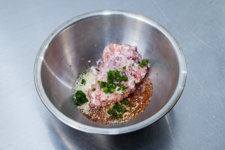 How to make spicy pork cubes の写真素材