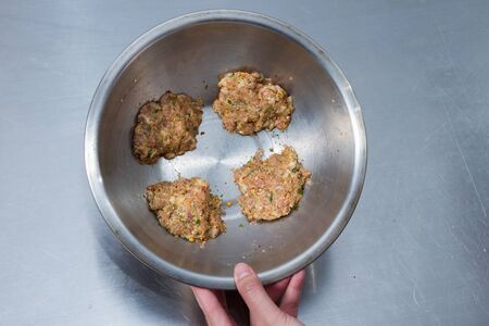 How to make spicy pork cubes の写真素材