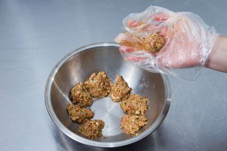 How to make spicy pork cubes の写真素材