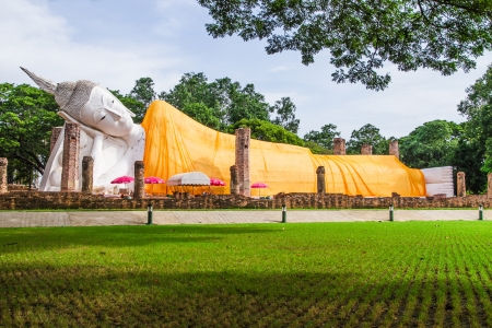Sleep buddha at Khuninthapramul temple, Angthong, Thailandのeditorial素材