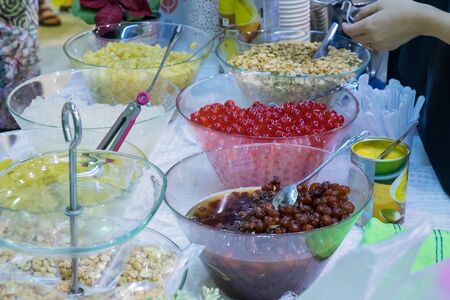 Thai desserts are topped with a variety of toppings.の写真素材