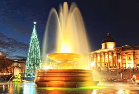 Trafalgar Square at Night Christmas in London, Englandのeditorial素材