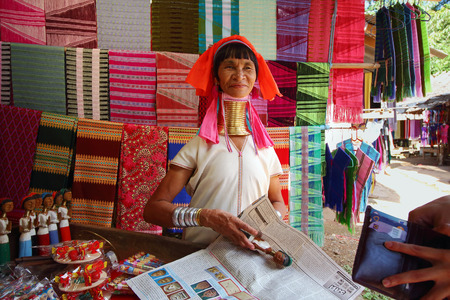 Mae Hong Son, Thailand - November 9:Unidentified Karen Long Neck at the Ban Huay Sua Thao in Mae Hong Son, Thailand on November 9, 2014. Karen is migration from Burma, The suppression of minorities.のeditorial素材