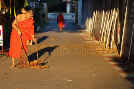 Lamphun, Thailand - November 11:Unidentified Buddhist monk was street sweeping in the morning at Wat Phra That Hariphunchai, Thailand temple in Lamphun, Thailand on November 11, 2014のeditorial素材