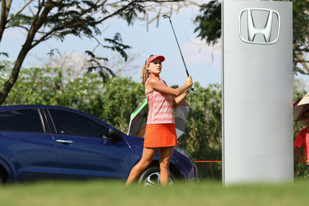 PATTAYA, THAILAND - February 27, 2016: Lexi Thompson of USA plays the shot of the 2016 LPGA Thailand at Siam Country Club in Chonburi.のeditorial素材