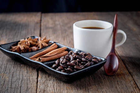 Coffee beans with cinnamon A mixture of popular drinks.の写真素材