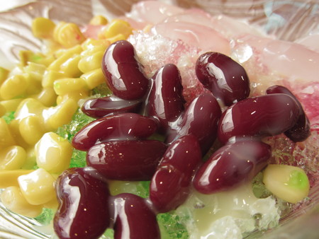 Ice and sweet grains with syrup as Thai dessert.