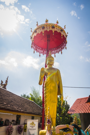 10 / Jan / 18 To bless the New Year.  At The Great Buddha, Wat Phra That Doi Kham. The landmark of the villagers. It is a respectful worship.Temple in Chiang Mai, Thailandのeditorial素材