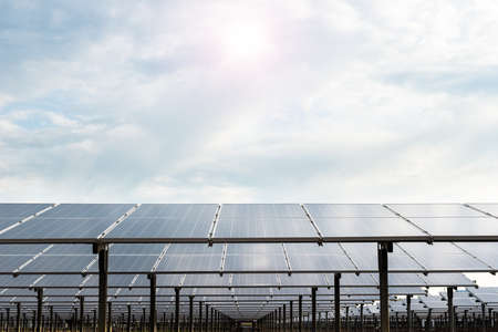 Power plant using renewable solar energy