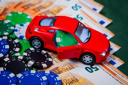 Los Angeles. America. January 18, 2018. Chips, money, euros on a poker green table with an audi typewriter in redのeditorial素材