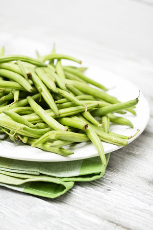 Raw green beans (Phaseolus vulgaris) on plateの写真素材