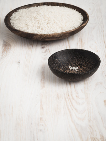 Unboiled rice distributed  in wooden bowlsの写真素材