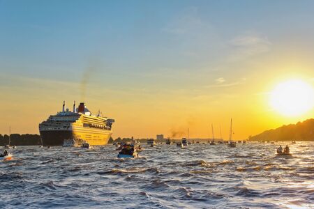 Germany, Hamburg, cruise ship Queen Mary 2 outbound port of Hamburg, annual harbour eventの写真素材