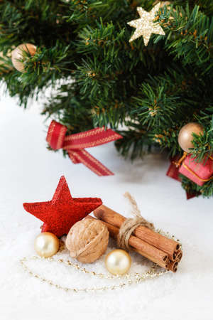 Christmas arrangement, cinnamon sticks and decorationの写真素材