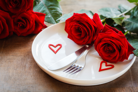 Valentine invitation, Red roses on plate with red heartsの写真素材