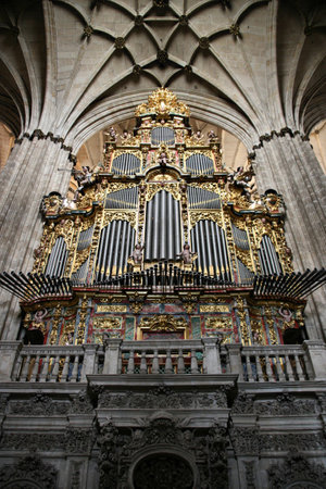 Organ in Salamanca cathedral in Spain. Beautiful old church interior.のeditorial素材